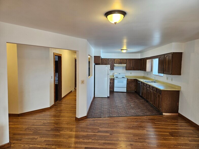 More Photos Of 624 Central Ave, Florence Storefront Retail Residential For Sale