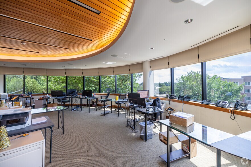 More Photos Of 20 Trafalgar Sq, Nashua Office For Lease