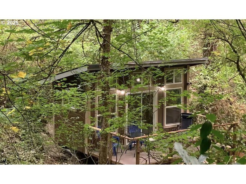 More Photos Of 8720 SW Katherine Ln, Portland Specialty For Sale