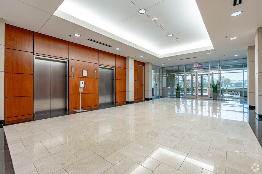 More Photos Of 2850 Lake Vista Dr, Lewisville Office Residential For Lease