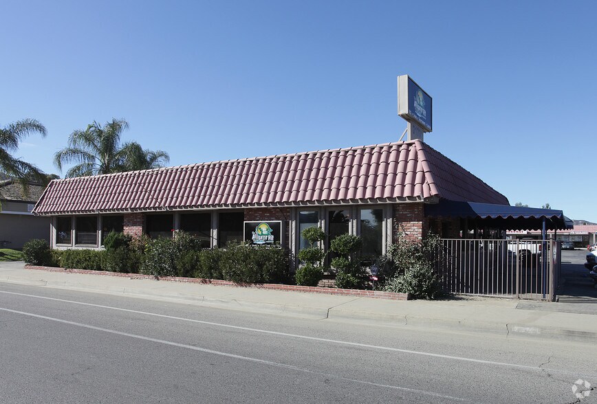 More Photos Of 31705-31731 Riverside Dr, Lake Elsinore Unknown For Lease