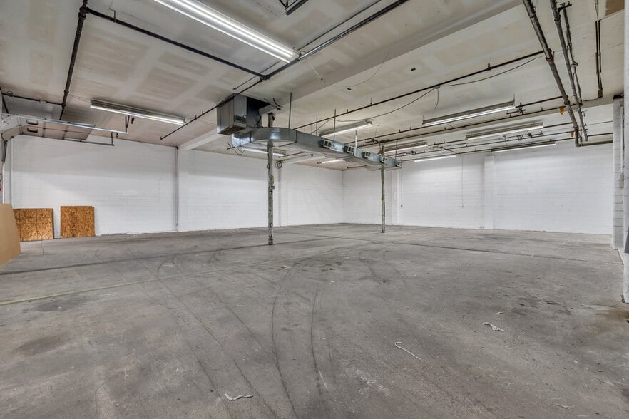 More Photos Of 3209 Atlantic Ave, Allenwood Showroom For Sale