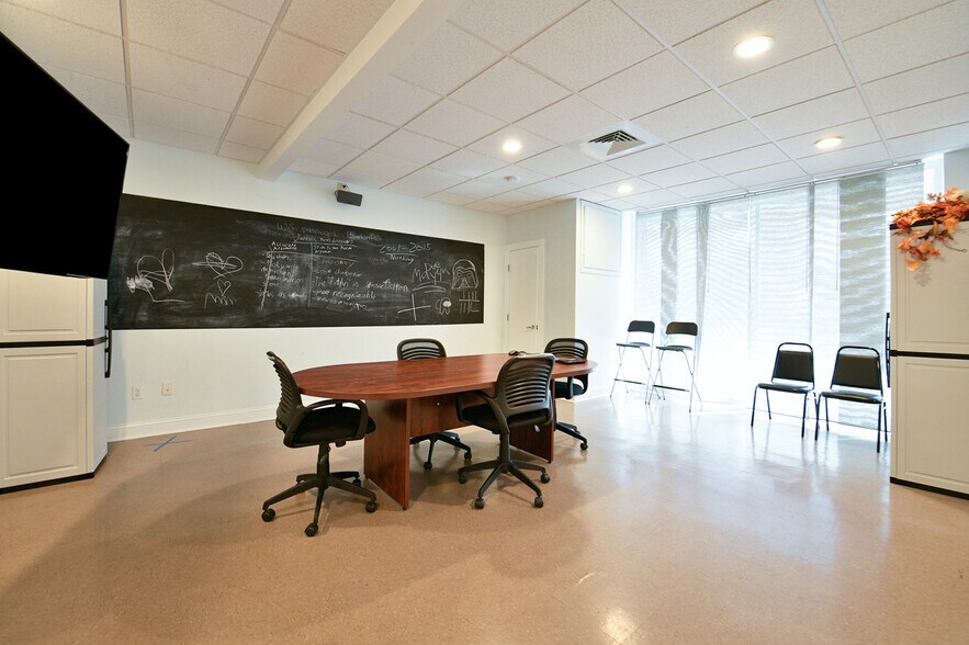 More Photos Of 570-572 Boston Post Rd, Milford Storefront Retail Office For Sale