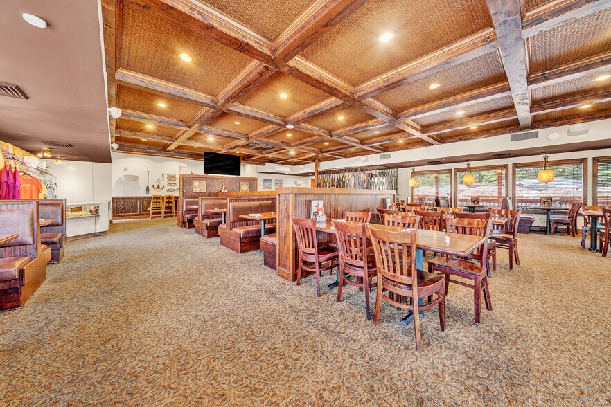 More Photos Of 1041 Harbour Inn Ln, Moneta Restaurant For Sale