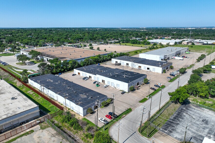 More Photos Of 2901 Suffolk Dr, Fort Worth Warehouse For Lease
