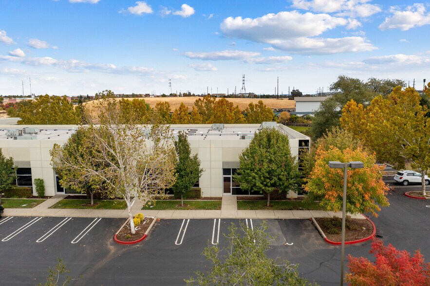 More Photos Of 920 Reserve Dr, Roseville Loft Creative Space For Lease