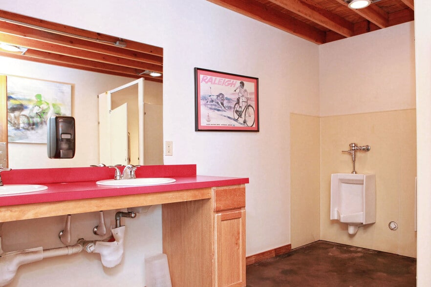 More Photos Of 416-420 E 2nd St, Tulsa Storefront Retail Office For Lease