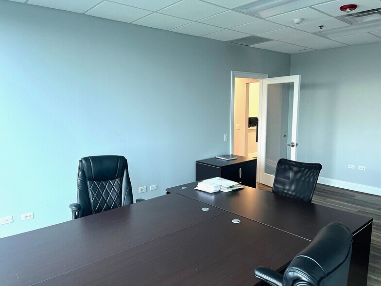 More Photos Of 600 Enterprise Dr, Oak Brook Medical For Lease
