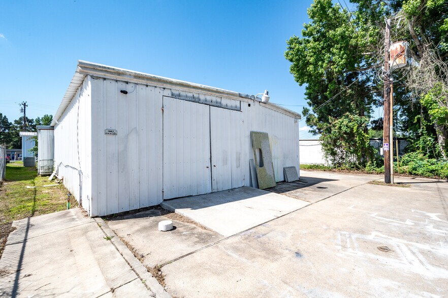 More Photos Of 14310 US-190, Onalaska General Retail For Sale