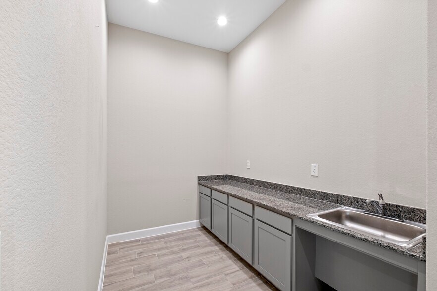 More Photos Of 4220 Cartwright Rd, Missouri City Medical For Sale