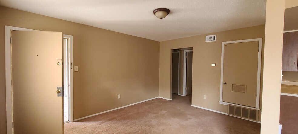 More Photos Of 1906 W Matthews Ave, Jonesboro Apartments For Sale
