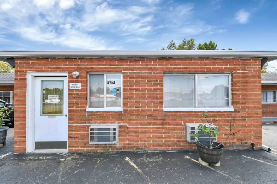 More Photos Of 1342 Hebron Rd, Heath Hotel For Sale