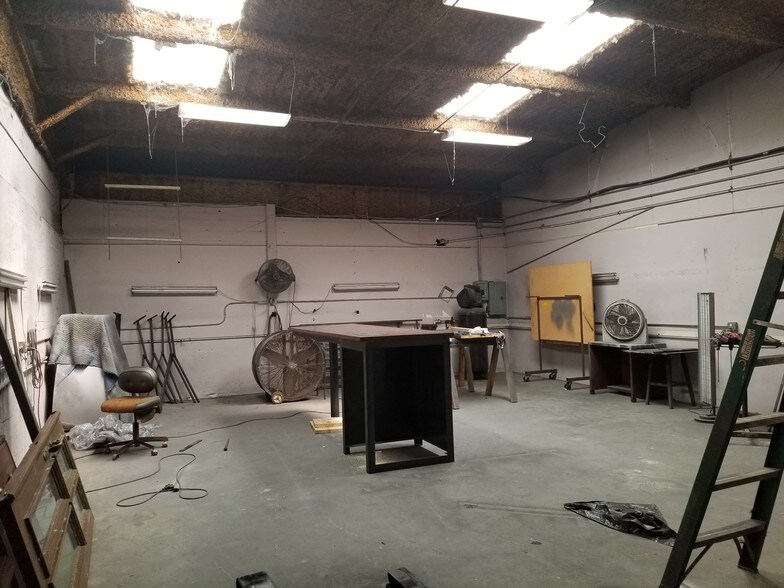 More Photos Of 7012 Belgold St, Houston Warehouse For Lease