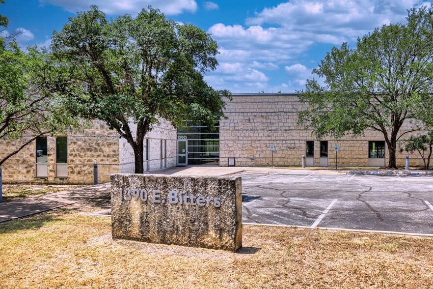 Primary Photo Of 1390 E Bitters Rd, San Antonio Office For Lease