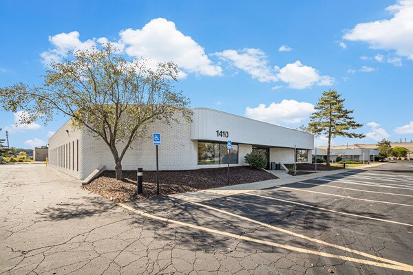 More Photos Of 1410 E 14 Mile Road, Madison Heights Research And Development For Lease