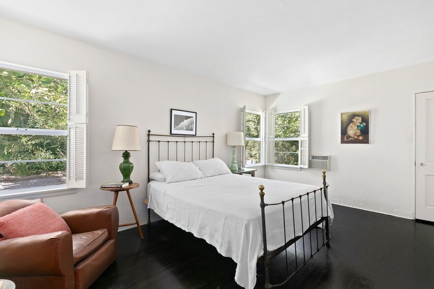 More Photos Of 8570 Holloway Dr, West Hollywood Multifamily For Sale