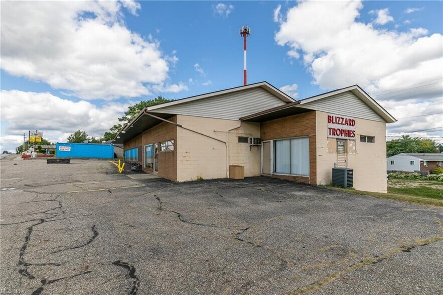 More Photos Of 899 S Canton Rd, Akron Light Distribution For Sale