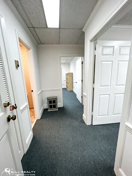 More Photos Of 200 Market Pl, Roswell Office Residential For Lease