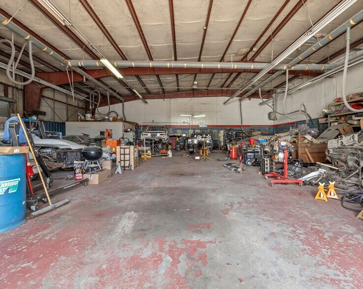 More Photos Of 10550 Gulf Fwy, Houston Light Distribution For Lease