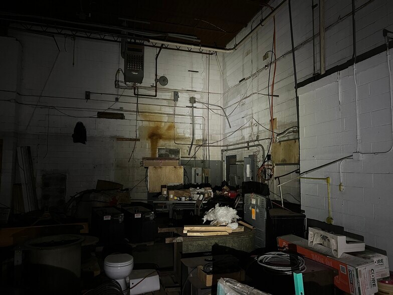 More Photos Of 5081 Whirlybird Ln, East Syracuse Warehouse For Lease