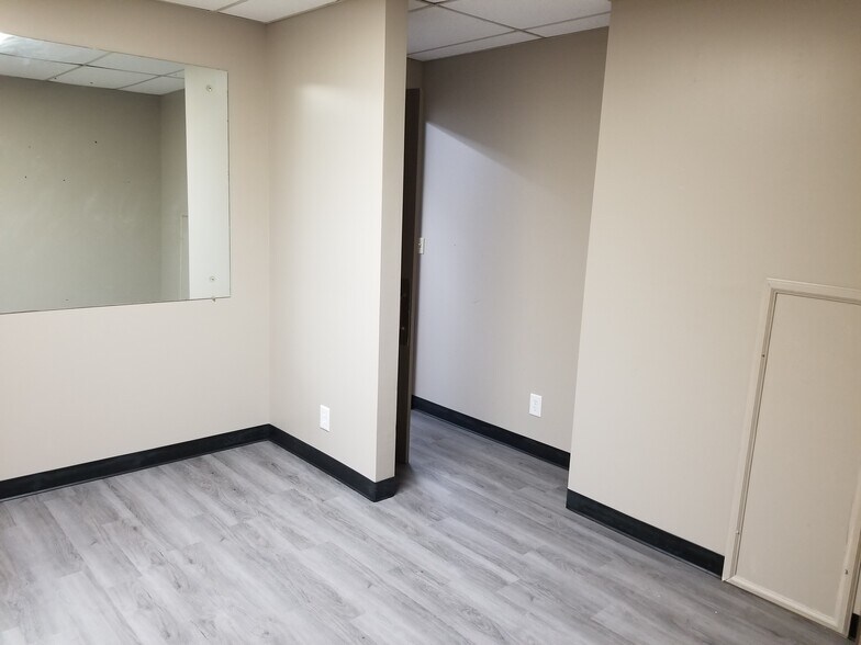 More Photos Of 49 Public Sq, Shelbyville Office For Sale
