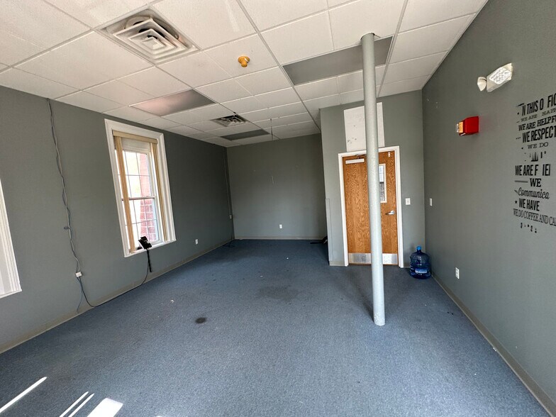 More Photos Of 314 Park St, Fulton Office For Sale