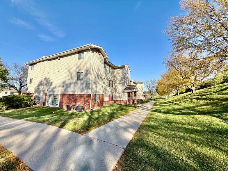 More Photos Of 904-908 Kasper St, Bellevue Multifamily For Sale