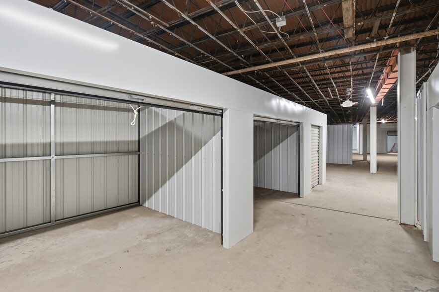 More Photos Of 7708 1st Ave N, Birmingham Self Storage For Sale