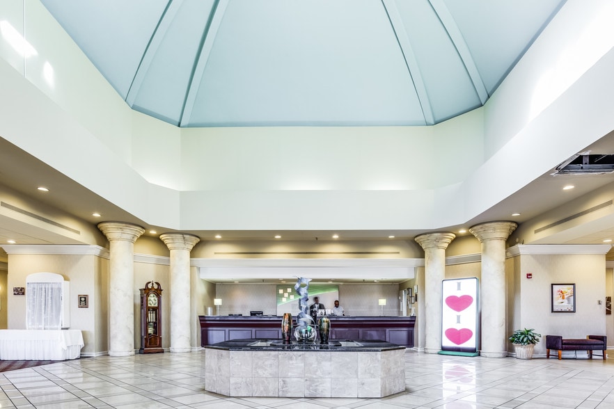 More Photos Of 601 Main St, Lynchburg Hotel For Lease