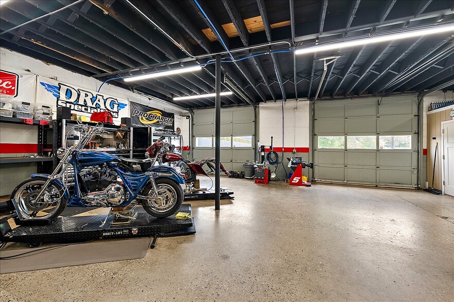 More Photos Of 1357 S Gratiot Ave, Clinton Township Showroom For Sale