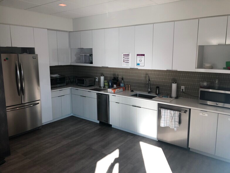 More Photos Of 330 W College Ave, Appleton Office For Lease