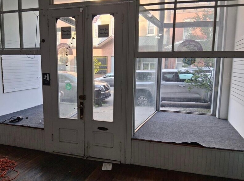 More Photos Of 658 Main St, Slatington Specialty For Lease
