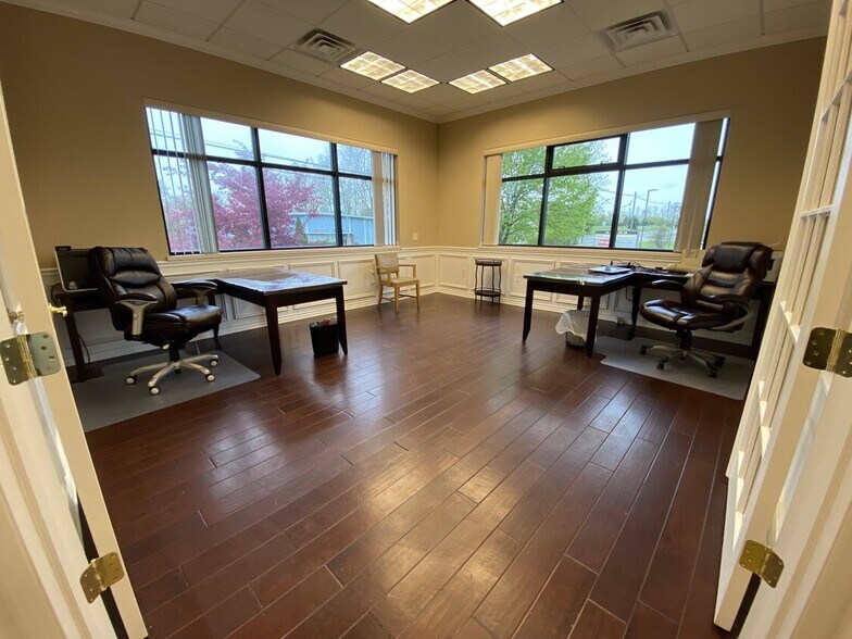 More Photos Of 42500 Eleven Mile Rd, Novi Medical For Lease