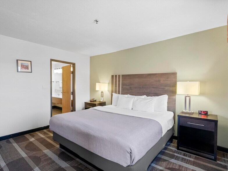 More Photos Of 815 E Hwy 89, Kanab Hotel For Sale
