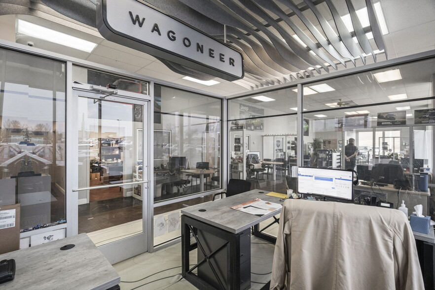 More Photos Of 3450 Tom Austin Hwy, Springfield Auto Dealership For Lease