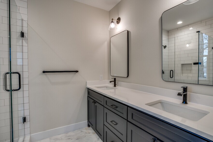 More Photos Of 421/423 Wayne, Dallas Apartments For Sale