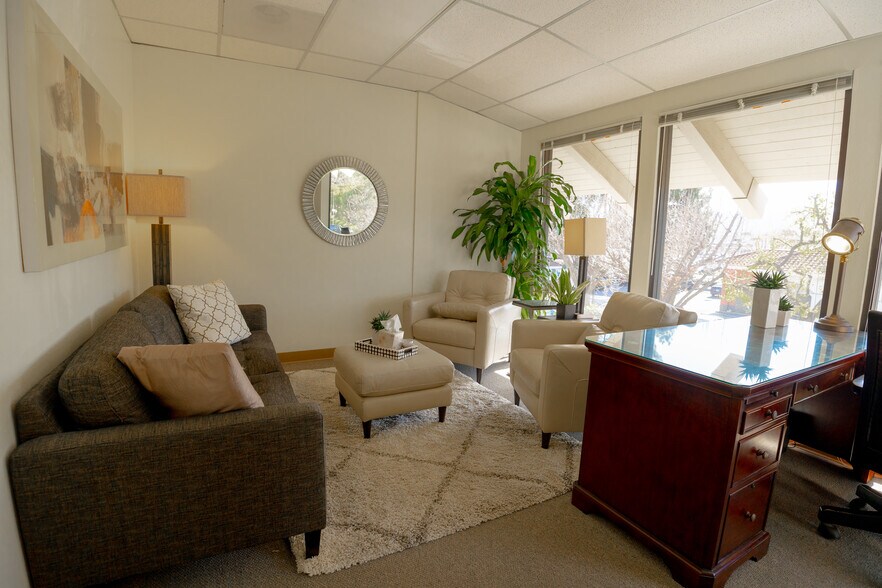 More Photos Of 128 Auburn Ct, Westlake Village Medical For Lease
