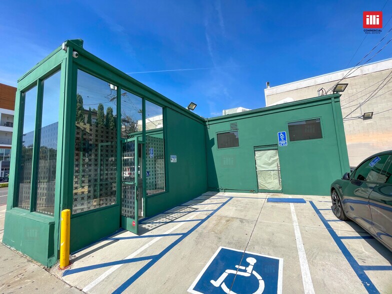 More Photos Of 1000 N Fairfax Ave, West Hollywood Storefront For Sale