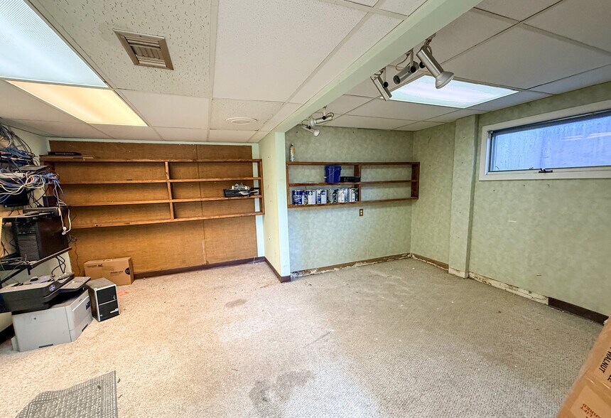More Photos Of 1711 E 10th St, Sioux Falls Office For Sale