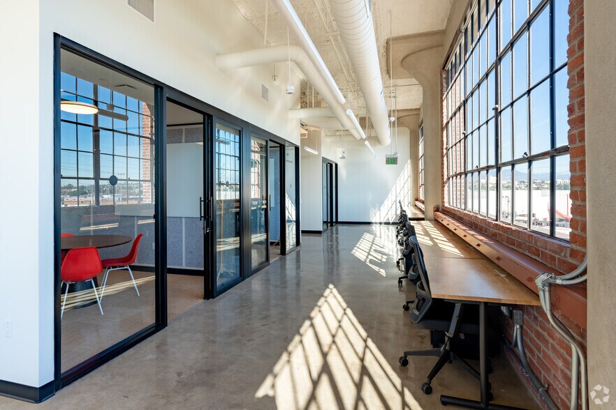 More Photos Of 1019 E 4th Pl, Los Angeles Loft Creative Space For Lease