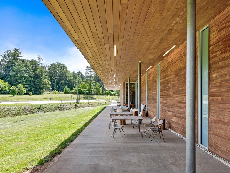 More Photos Of 76 Jupiter Rd, Weaverville Manufacturing For Lease