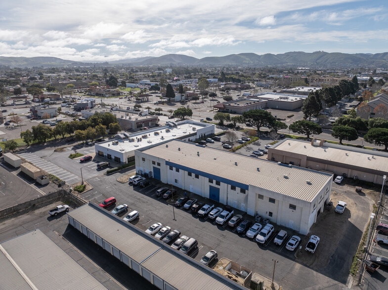 More Photos Of 203-205 W Central Ave, Lompoc Loft Creative Space For Sale
