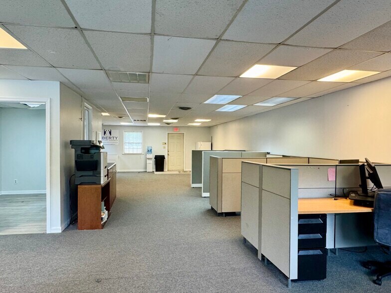 More Photos Of 625 Barksdale Rd, Newark Medical For Lease