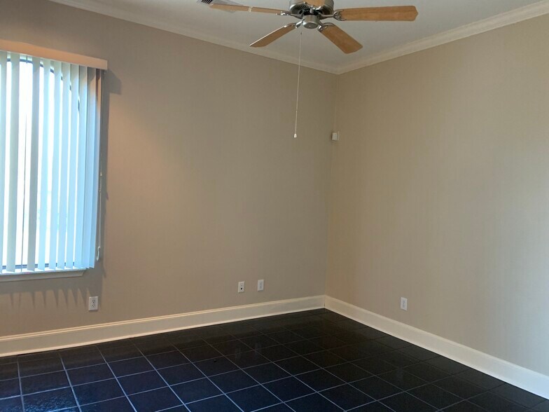 More Photos Of 13644 Breton Ridge St, Houston Medical For Sale