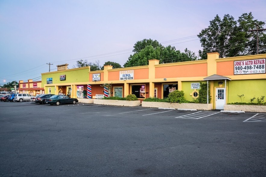 More Photos Of 6140 E Independence Blvd, Charlotte Freestanding For Lease