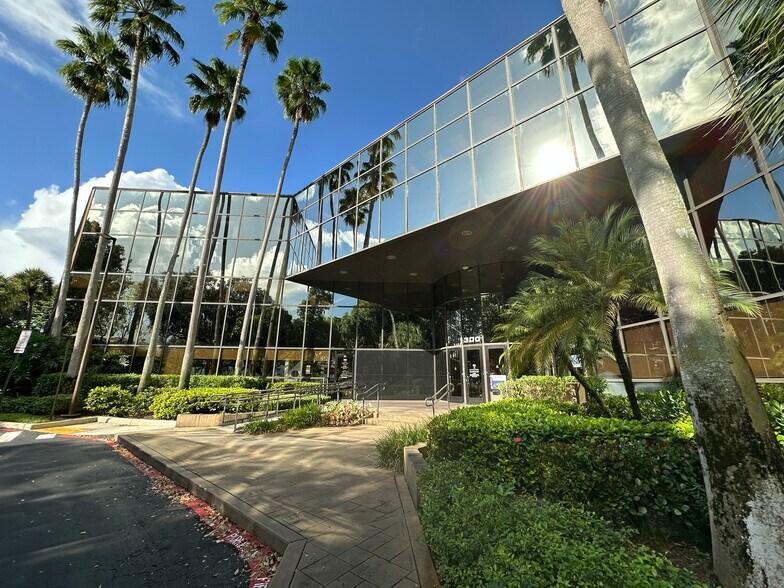 More Photos Of 300 S Pine Island Rd, Plantation Office For Lease