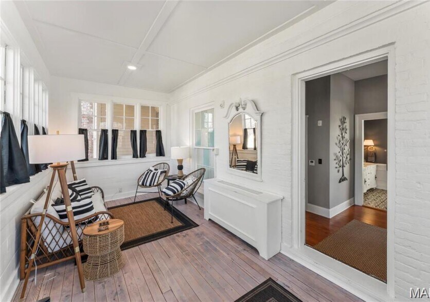 More Photos Of 876 W State St, Jacksonville Hospitality For Sale
