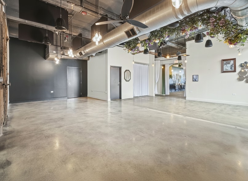 More Photos Of 2500 W Chicago Ave, Chicago Storefront For Lease