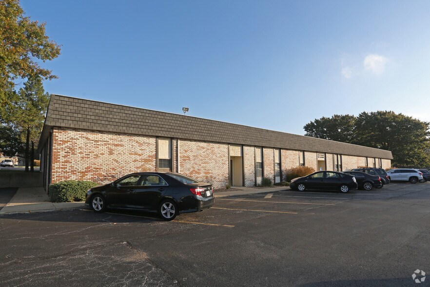More Photos Of 405-407 S Clairborne Rd, Olathe Unknown For Lease
