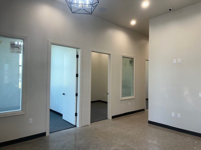 More Photos Of 1010 S Santa Fe Ave, Moore Office For Lease